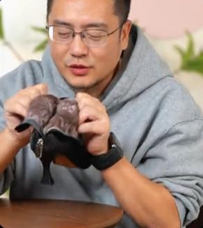 叔穿上了高跟鞋奇迹般东山再起5个月赚12亿j9九游会俱乐部登录入口负债500万后大(图3)